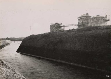 Centre Bastion – anti-invasion defence, Kent. During the early part of the First World War, there were very real fears that England would be invaded. As a result, extensive anti-invasion measures were put in place by Royal Engineers in a 10-mile area of Kent, stretching from near Maidstone, through Swale and on to Sheppey. These included lines of trenches, barbed wire entanglements, pill boxes and hundreds of machine-gun emplacements. © Royal Engineers Museum